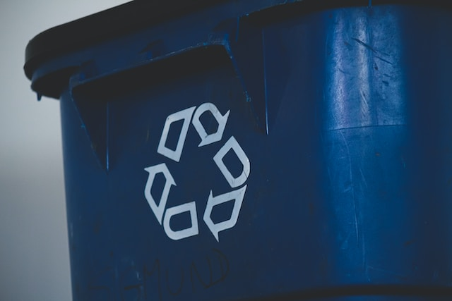 Closeup of a recycling sign